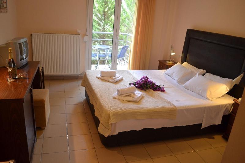 Filoxenia Hotel فولوس المظهر الخارجي الصورة