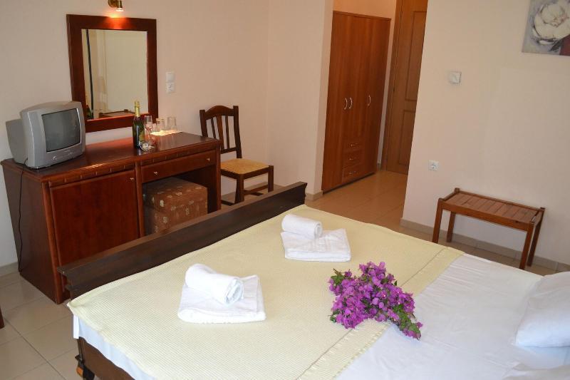 Filoxenia Hotel فولوس المظهر الخارجي الصورة
